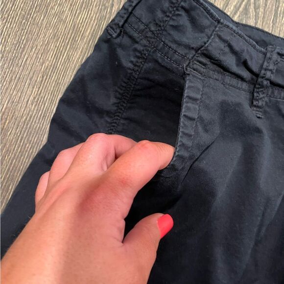 American Eagle Midi Shorts Mid-Rise Super Stretch Cotton Blend Black Size 8 - Picture 2 of 8